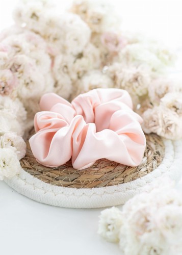 Scrunchie z satyny jedwabnej pudrowy róż Palermo