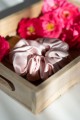 Scrunchie jedwabna w kolorze pudrowy róż Luna