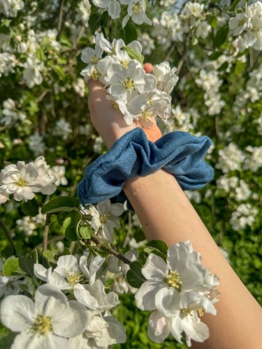 Gumka do włosów typu Scrunchie z lnu denim LINEN